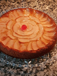 Una foto de Tarta de manzana y flan🍏🍏🍏
