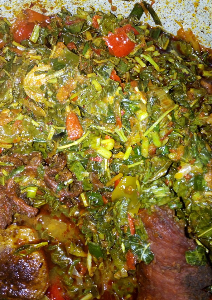 A picture of Spinach with spring onion soup.