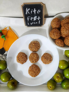 તલ ના લાડુ (Til Ladoo Recipe In Gujarati) રેસીપી મુખ્ય ફોટો