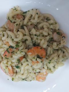 Una foto de Fideuá con gambas