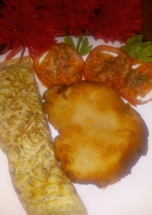 Una foto de Milanesa de 🐥 C/🍅y Omelette con cebolla 😋