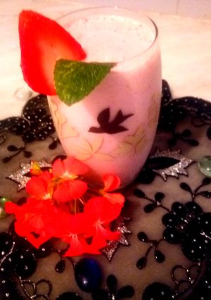 صورة لوصفة عصير الموز والفراولة 🍓🍌