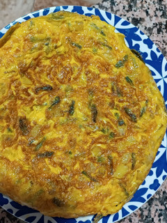 Una foto de Tortilla de patatas y espárragos
