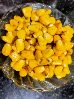 பெப்பர் பிளேவர் ஸ்வீட் கார்ன் (Pepper flavour sweetcorn recipe in tamil) செய்முறை முக்கிய புகைப்படம்
