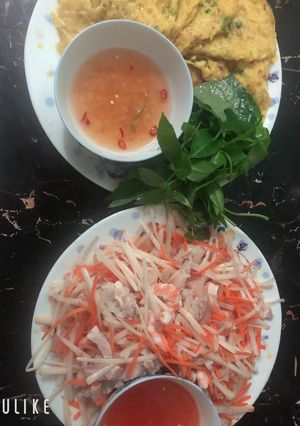 Hình của món Bánh xèo + gỏi ngó sen tôm thịt.