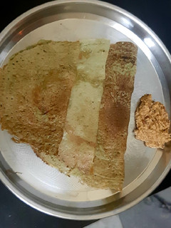 பச்சை பயிறு தோசை (பெசரட்டு) கொள்ளு சட்னி செய்முறை முக்கிய புகைப்படம்
