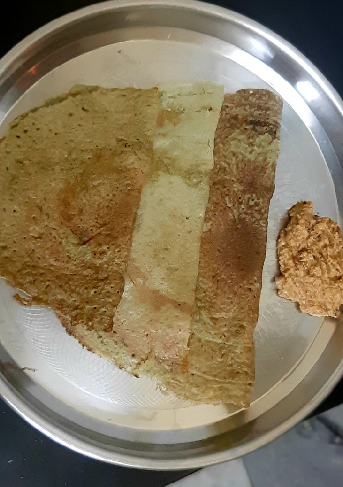 பச்சை பயிறு தோசை (பெசரட்டு) கொள்ளு சட்னி செய்முறை முக்கிய புகைப்படம்