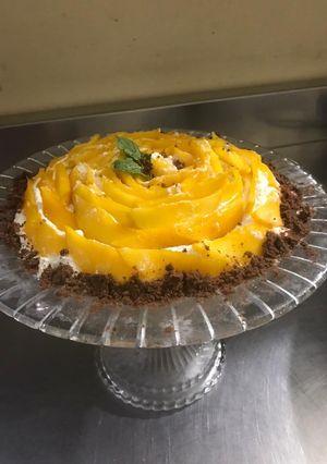 A picture of Mango with Oreo biscuits cream.