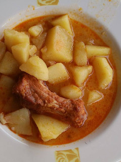 Una foto de Patatas con costillas