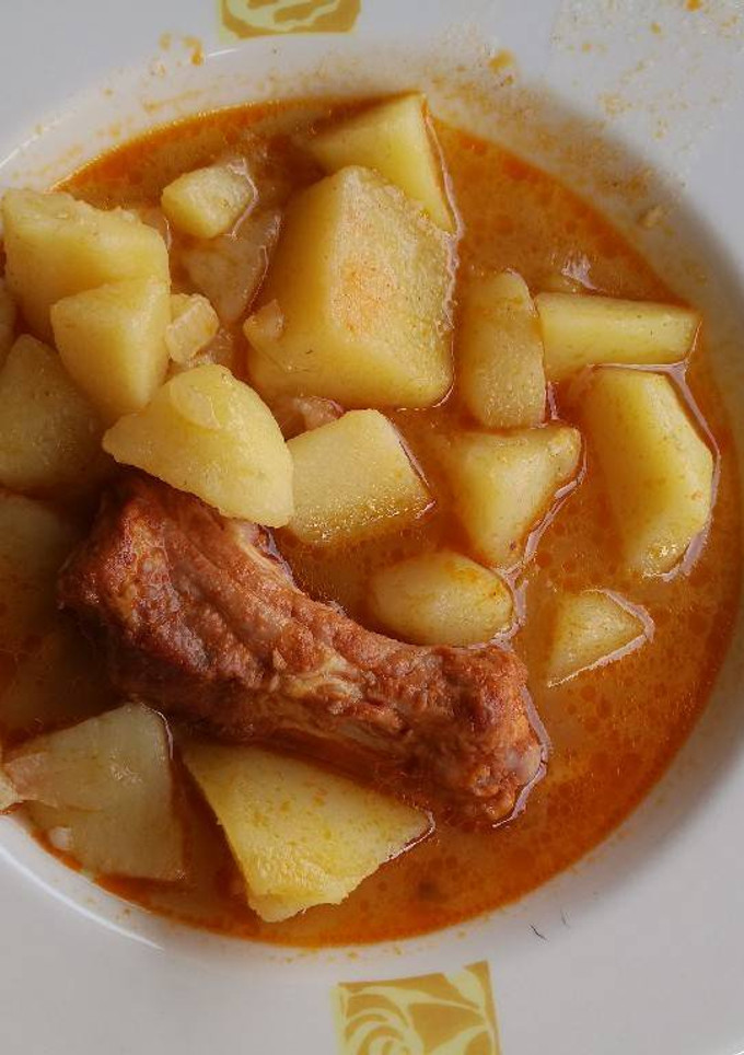 Una foto de Patatas con costillas