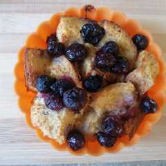 Una foto de Pan francés con blueberries en freidora de aire