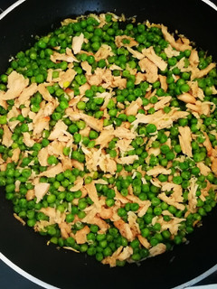 Una foto de Guisantes con pollo