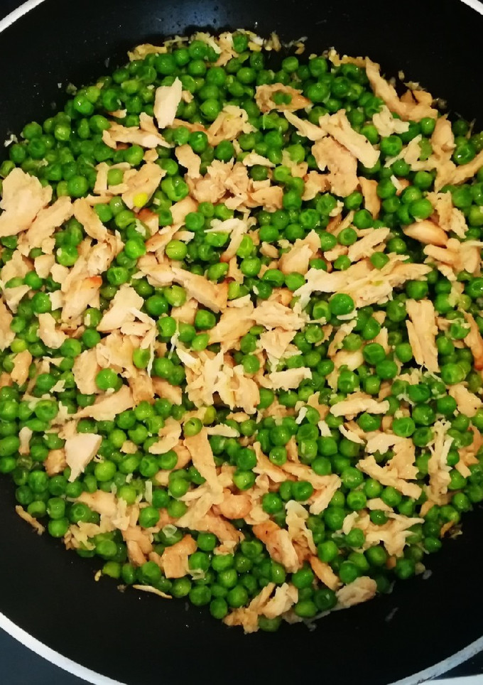 Una foto de Guisantes con pollo