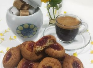 Foto principal de Galletitas pepas con mermelada de fresa