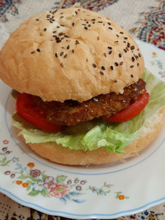 عکسی از دستور همبرگر با گوشت چرخکرده🍔
