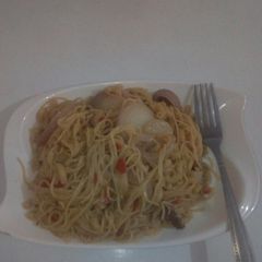 A picture of Macroni and spaghetti.