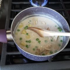 A picture of Chicken soup with bechamel sauce.