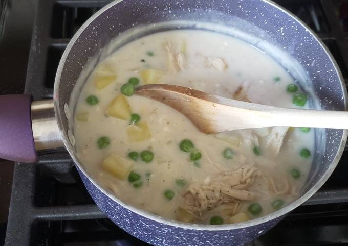 Chicken soup with bechamel sauce