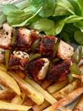 Brochettes de Poulet, Frites Maison au Four, Mâches