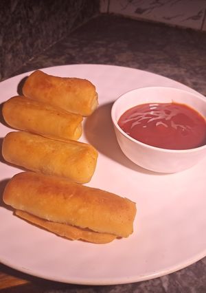 A picture of Paneer spring roll.