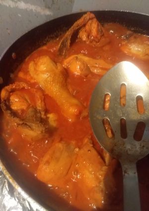 Una foto de Pollo Pibil delicioso con achiote