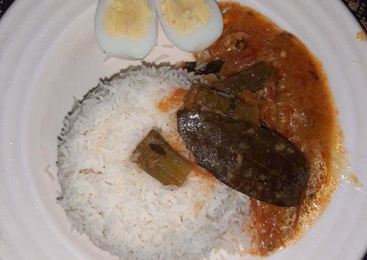 Bhindi ki kadhi with boil egg plain rice