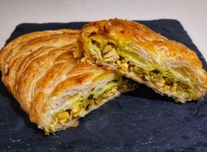 Foto principal de Trenza de hojaldre rellena de pollo al curry