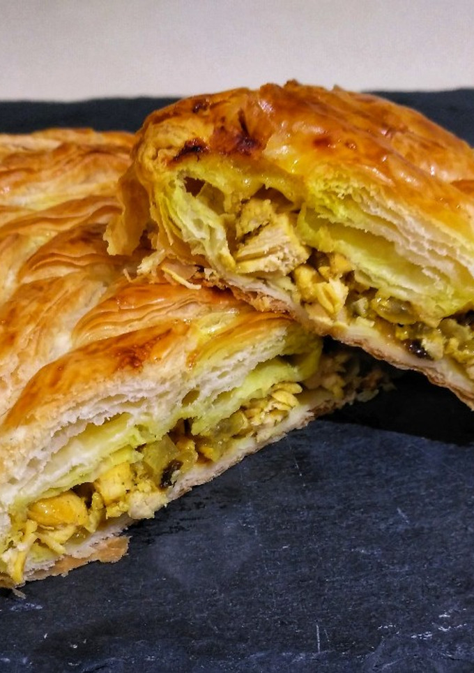 Una foto de Trenza de hojaldre rellena de pollo al curry
