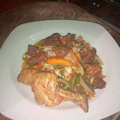 A picture of Sauced chicken and beef.