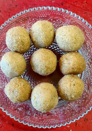 নারকেল গুড় নাড়ু(narkel gur naru recipe in Bengali) রেসিপির প্রধান ছবি