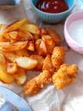 Domowe nuggetsy z pieczonymi ziemniaczkami