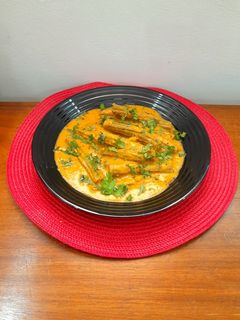 સરગવાની શીંગ નું લોટવાળું શાક (Saragva Shing Lotvalu Shak Recipe In Gujarati) રેસીપી મુખ્ય ફોટો