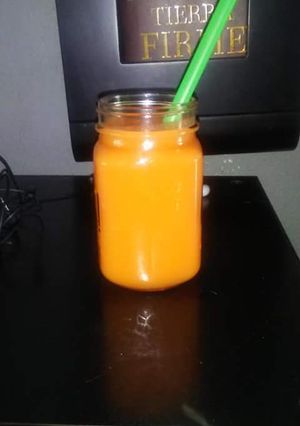 Una foto de Batido de manzana, zanahoria y limón
