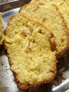 Una foto de Budín con rabanitos