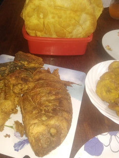 Una foto de Pescado frito a mí estilo dominicano More😘
