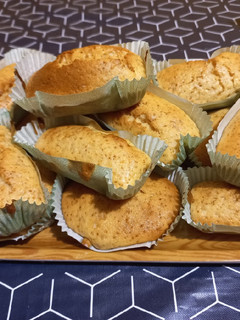 Foto di Miniplumcake allo yogurt con confettura di pesca