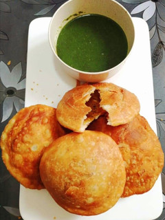 मूंग दाल कचौरी (Moongdal Kachori Recipe In Hindi) रेसिपी मुख्य फोटो