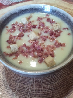 Una foto de Crema de puerros con jamón en 25 minutos