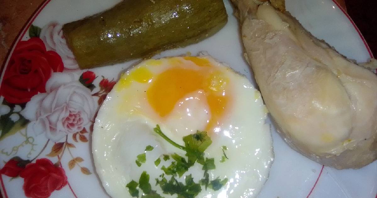 بيض مقلي بشكل روعة يقدم مع السلطات بالصور من حلويات وطبخ جزائري كوكباد