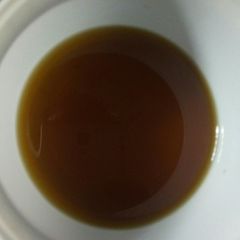 A picture of Coconut oil and carrot oil.