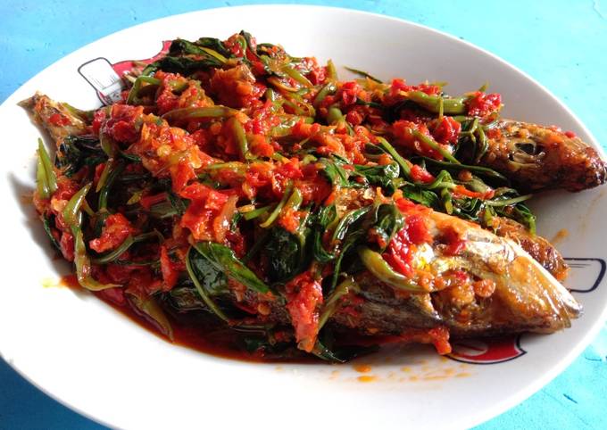 Cara Gampang Membuat 56. Ikan Sambal Tumis Kangkung, Sempurna