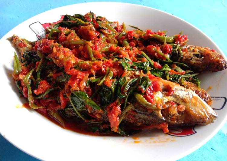 Resep 56. Ikan Sambal Tumis Kangkung yang praktis