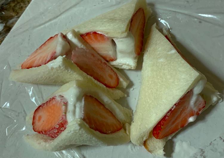 Simple Way to Make Super Quick Homemade Strawberry Sandwich