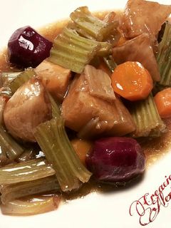 Una foto de Verduras de temporada confitadas en escabeche con vinagre balsámico