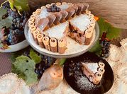 Una foto di torta senza glutine tuorli