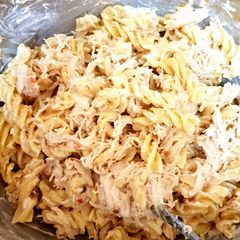 A picture of My BBQ Chicken Pasta with steamed shredded Chicken. 😁.