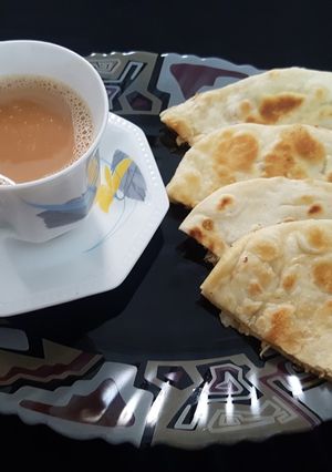 A picture of Chicken cheese paratha.