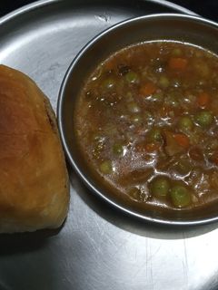 पावभाजी (pav bhaji recipe in marathi) रेसिपी चे मुख्य फोटो