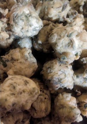 મેથીના ભજીયા(Methi Bhajiya Recipe in Gujarati) રેસીપી મુખ્ય ફોટો