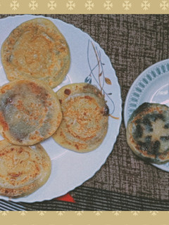 A picture of Hotteok (Korean Sweet Pancake).